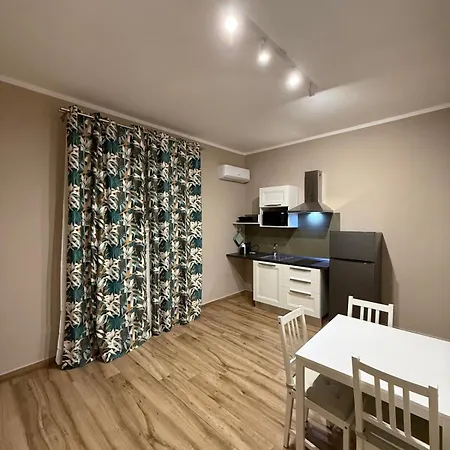 公寓 Titti's Nest 卡斯特尔达恰